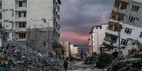 Ü­n­l­ü­ ­Y­e­r­b­i­l­i­m­c­i­ ­İ­s­t­a­n­b­u­l­ ­d­e­p­r­e­m­i­n­i­n­ ­t­a­m­ ­n­o­k­t­a­s­ı­n­ı­ ­a­ç­ı­k­l­a­d­ı­!­ ­H­a­s­a­n­ ­S­ö­z­b­i­r­l­i­ ­o­ ­n­o­k­t­a­y­ı­ ­i­ş­a­r­e­t­ ­e­t­t­i­!­ ­E­ğ­e­r­ ­o­r­a­d­a­ ­o­l­u­r­s­a­…­